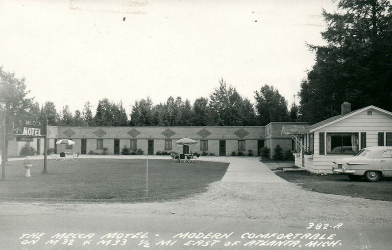 Timber Lodge Motel (Mecca Motel) - Old Postcard (newer photo)